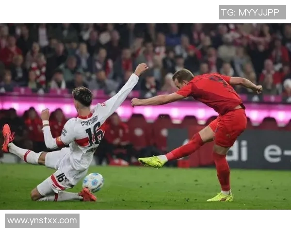 足球三叉戟耀眼锋线组合展现无敌进攻火力与默契配合 足球三叉戟耀眼锋线组合展现无敌进攻火力与默契配合