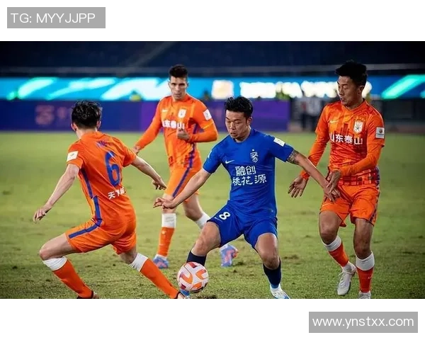 足球场上激情四溢与球星击掌之间的细微差异探讨 足球场上激情四溢与球星击掌之间的细微差异探讨