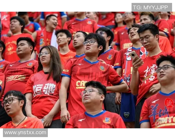 足球巨星强势回归重返赛场再展巅峰实力球迷热情沸腾期待无限